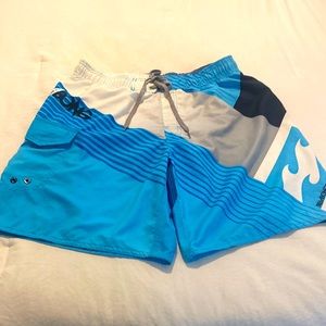 BillaBong Bathing Suit Trunks Size Large Excellent Condition Like New